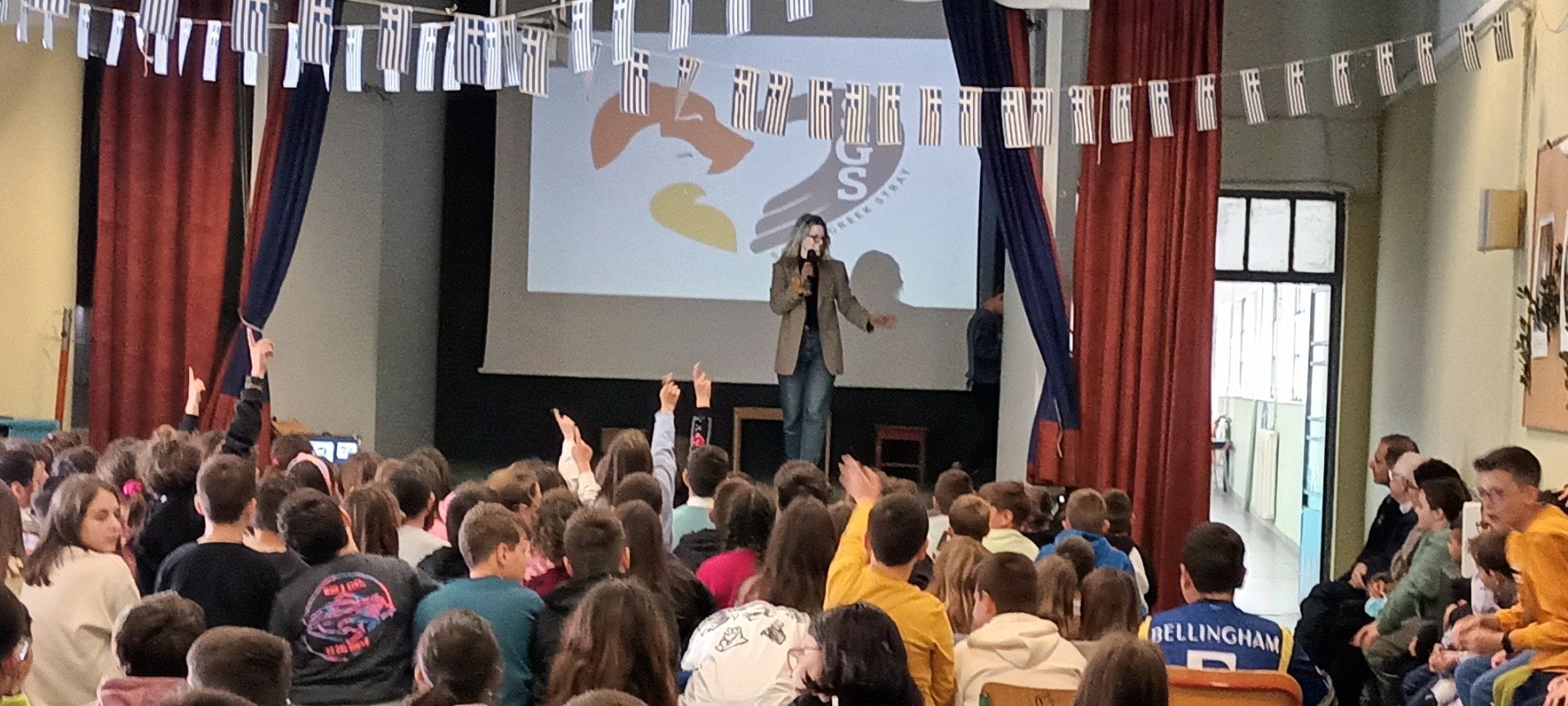 Save a Greek Stray" with the educational program "Following a Quadruped Friend: The World of Pets" visited the primary schools of Pyrgos.